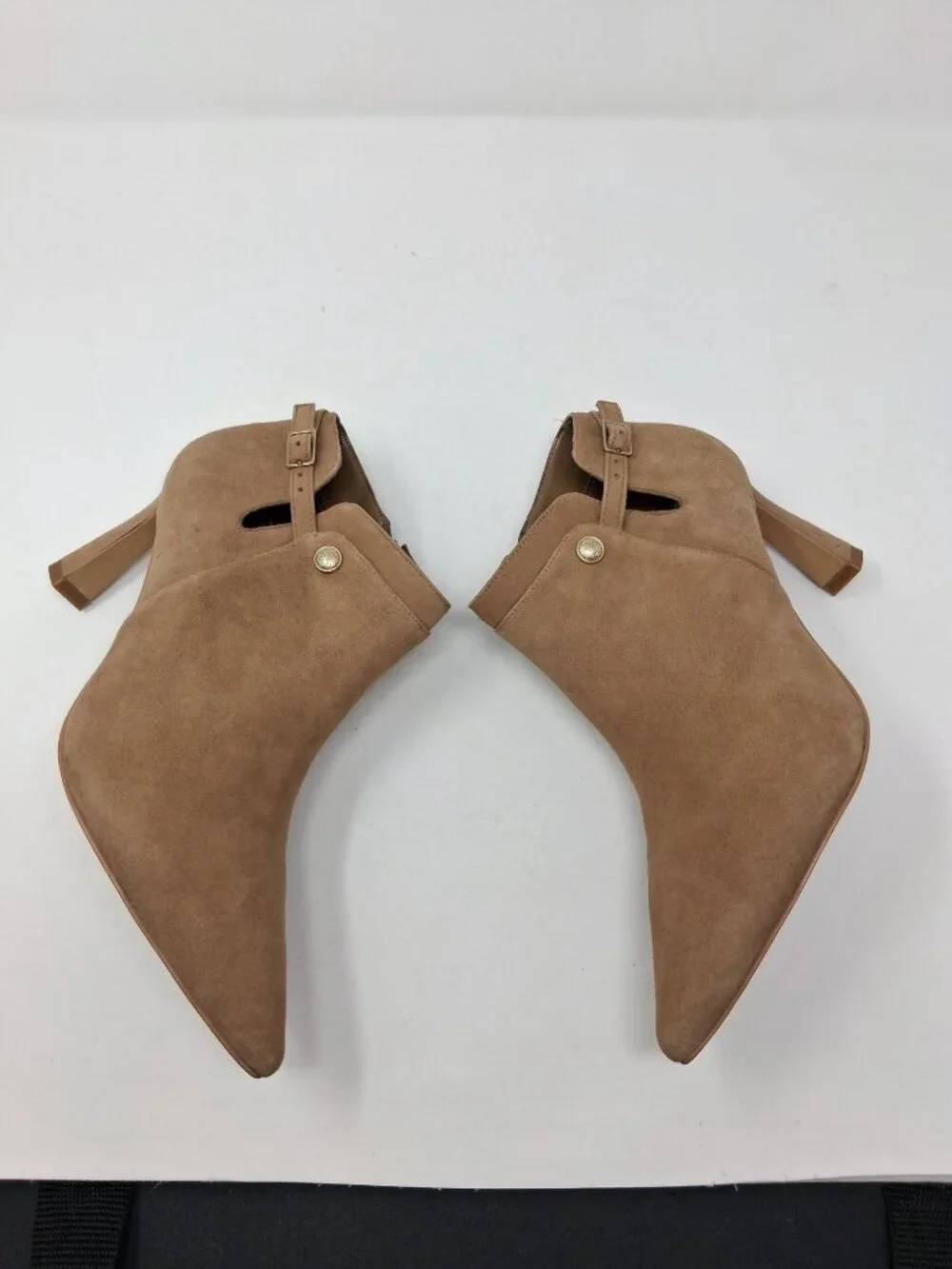 Vince Camuto Keeshey Suede Pointed Toe Heeled Ankle Booties 9.5M